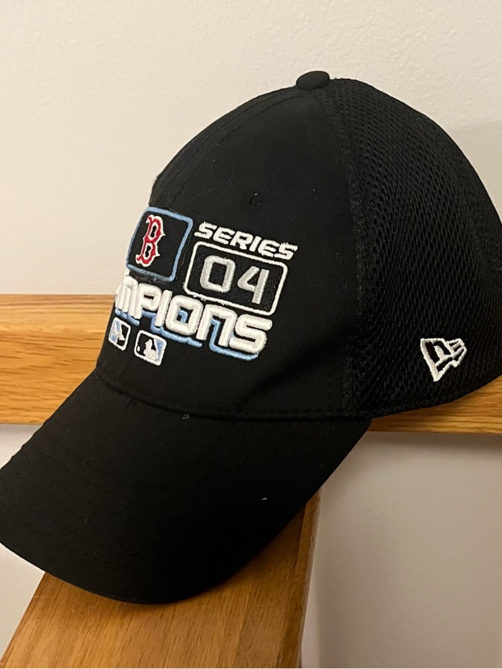Boston Red Sox New Era Black  '04 World Series Champions Mesh-Back Cap
